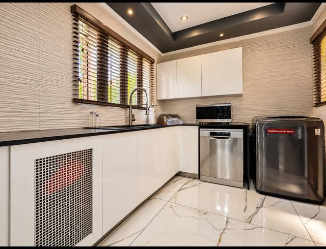 3 BEDROOM TOWNHOUSE FOR SALE IN VANDERBIJLPARK SW 5